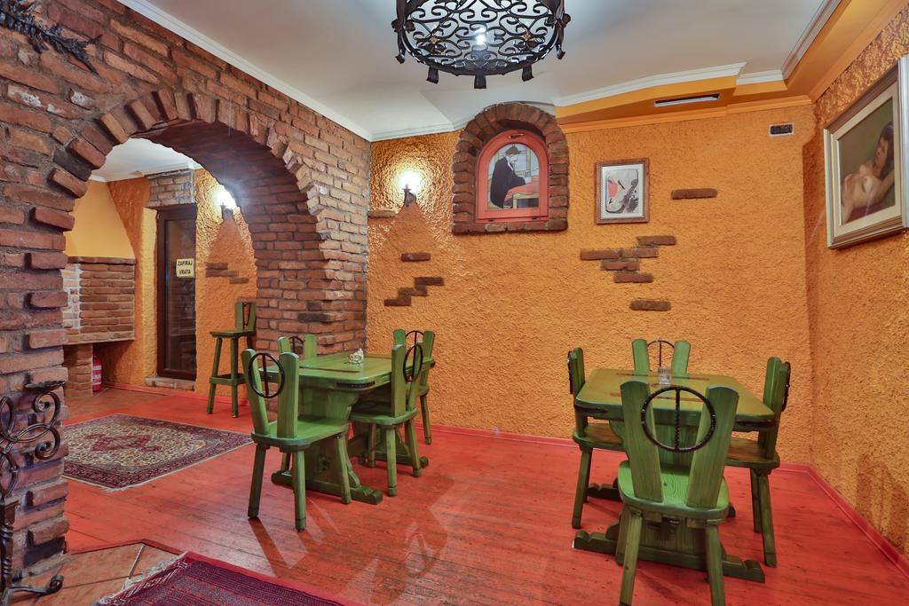 Casa Oasa -Accommodation , Pizzeria & Bar Marezige Eksteriør billede